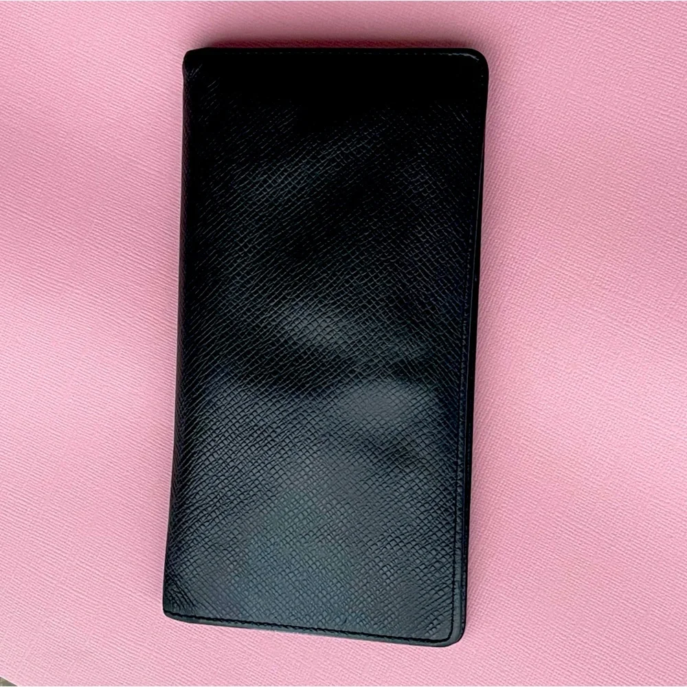 Louis Vuitton Taiga Bifold